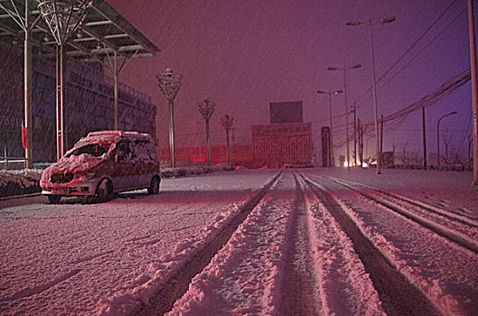 夜晚雪地