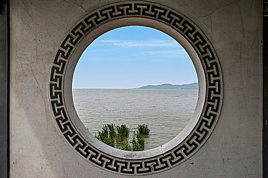 无锡太湖鼋头渚太湖仙岛会仙桥廊桥墙窗