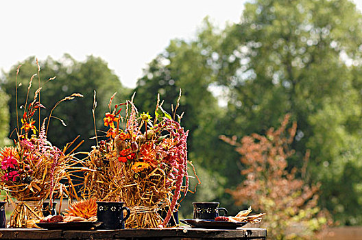 捆,稻草,装饰,花,桌上