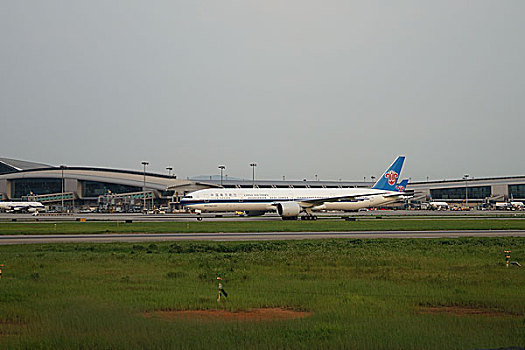 广州白云国际机场南方航空公司航班起飞