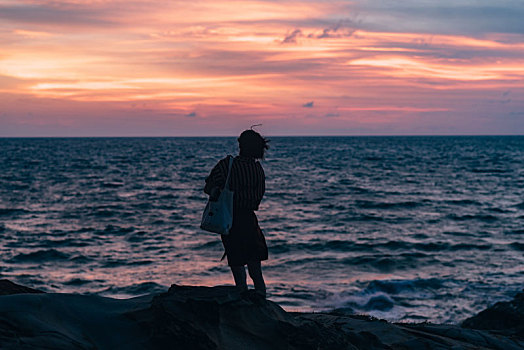 海边,落日