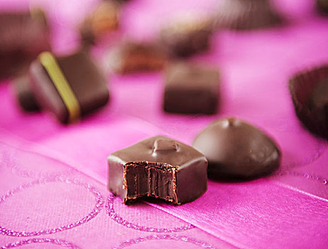 巧克力糖,粉色,一个,室外