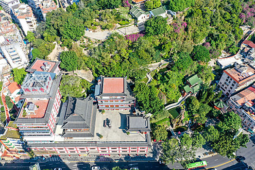 航拍福建厦门鸿山公园与鸿山寺