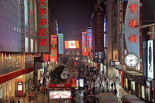 四川成都春煦路步行街夜景