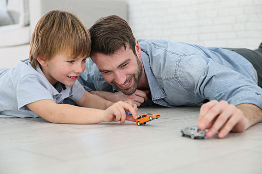爸爸,小男孩,玩,玩具汽车