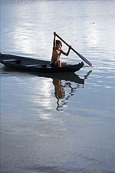 女孩,独木舟,岸边,支流,亚马逊河,亚马逊流域,巴西