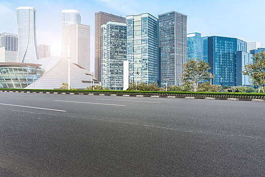 城市道路和杭州钱江新城建筑天际线