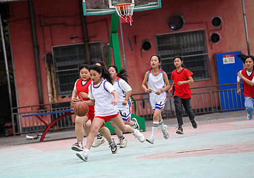 重庆酉阳,乡村小学生篮球赛精彩,篮,不住