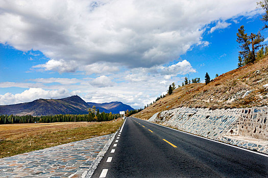 新疆山路