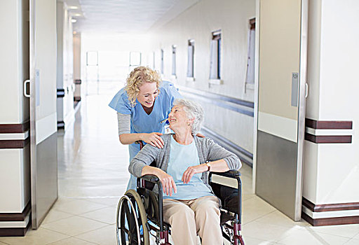 医护人员,老龄,病人,轮椅,医院,走廊