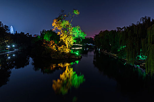 大明湖夜景