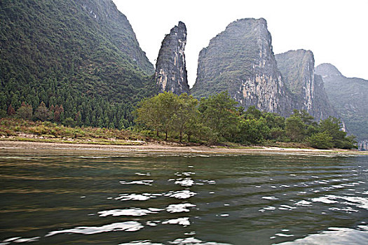 桂林,阳朔,漓江,漂流,旅游,景点,风景,河流,遇龙桥,风情,风光,群山,环境,怪石,环抱,名胜