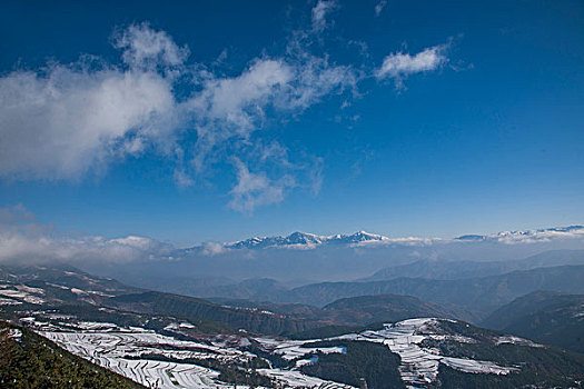 云南东川红土地,打马坎,雪后梯田