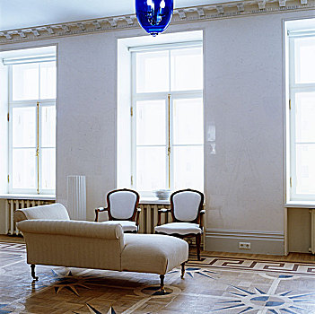 圣彼得堡,客厅,平滑,漆器,白色,墙壁,对比,图案,木地板,地面