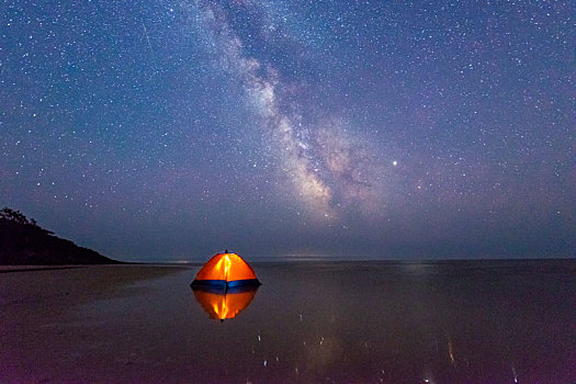 夏夜湖畔星空