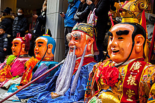 中国春节元宵节,台湾民间习俗对土地公,福德正神,有一个盛大的祈福仪式及游行,炸寒单爷