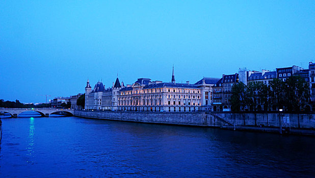 巴黎塞纳河夜色