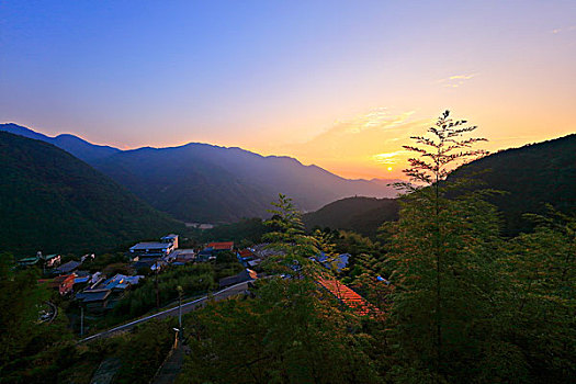 神祠,日出