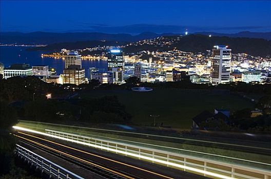 新西兰,北岛,惠灵顿,有轨电车,光亮,游客,通勤,向上,维多利亚山,植物园,俯瞰,东方海湾,城市,中心