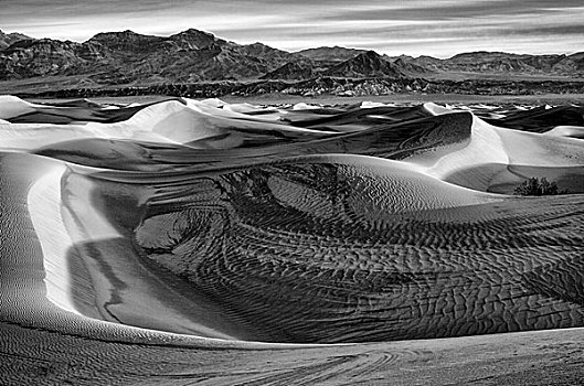 美国,加利福尼亚,死亡谷国家公园,黑白,图像,沙丘,雨