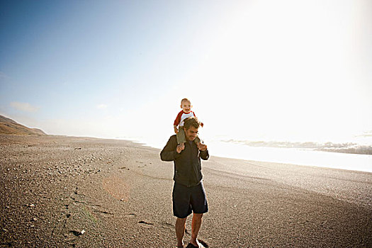 父亲,儿子,肩上,海滩
