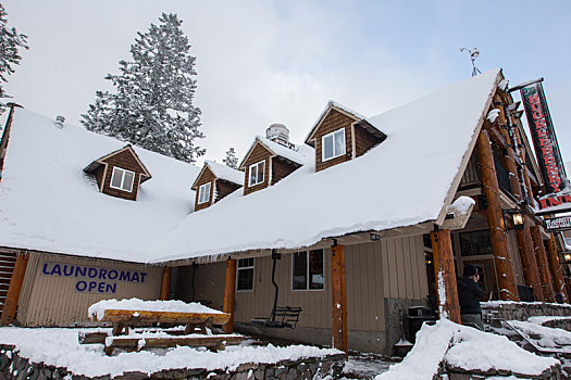 美国俄勒冈雪后山村