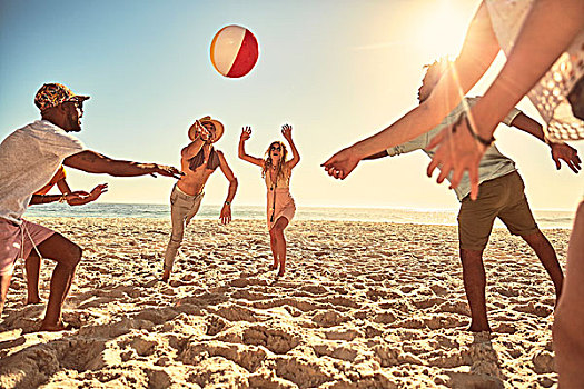 玩耍,年輕,朋友,玩,水皮球,晴朗,夏天,海灘