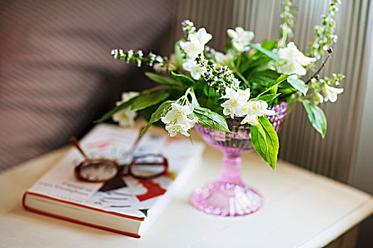 白花,粉色,花瓶