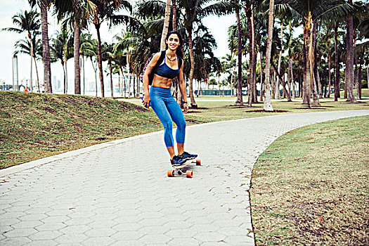 美女,滑板,公园,微笑,南,迈阿密海滩,佛罗里达,美国