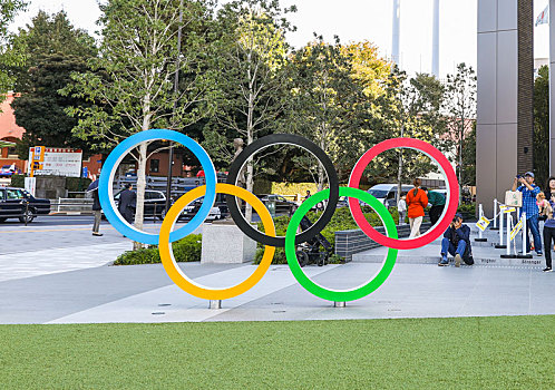 东京奥运博物馆和奥运五环标志