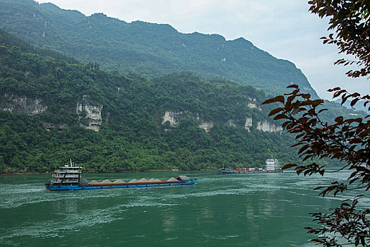 宜昌,三峡人家,长江,运输,航道,民俗,表演,风景,景点,旅游,高山,瀑布,河流,神秘,树木,植被,峡谷,壮观