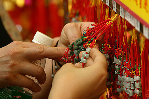 广州黄埔菠萝涎庙会--上的手工艺品档