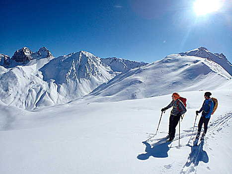 奥地利,山谷,两个男人,北欧滑雪,姿势,初雪,正面,石灰石,山脉