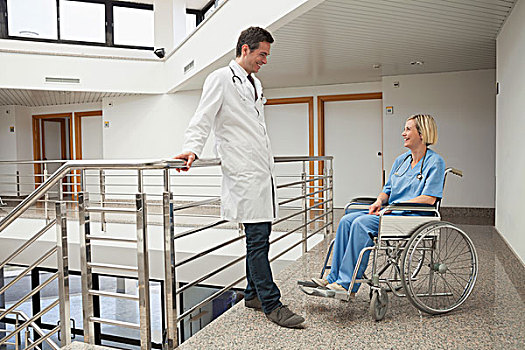 医生,护理,坐,轮椅,医院,走廊