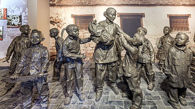 红嫂王换于战时托儿所场景雕塑,山东省临沂市沂蒙红嫂纪念馆