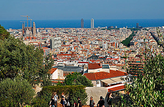 风景,奎尔公园,城市,神圣家族教堂,地中海,后面,巴塞罗那,西班牙,欧洲