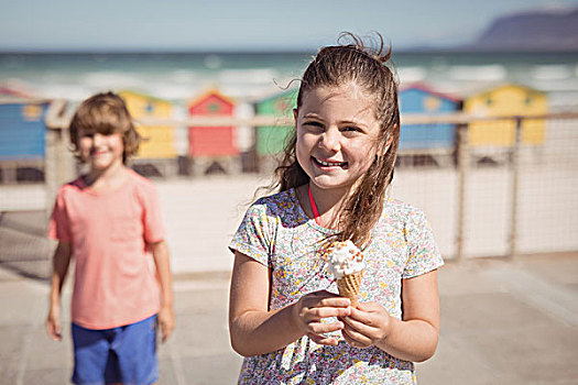 头像,微笑,女孩,拿着,冰淇淋,兄弟,背景,站立,海滩,晴天