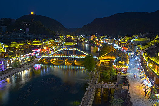 湖南湘西凤凰古城夏日夜景风光