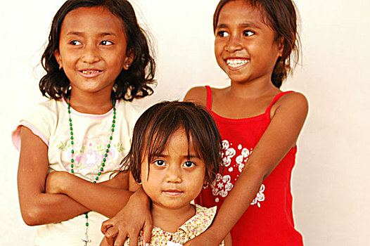 group,of,timorese,children,boys,and,girls,running,with,happiness