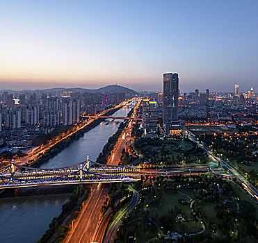 京杭大运河无锡段城市夜景