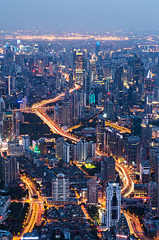 上海中心顶层俯拍延安路高架01