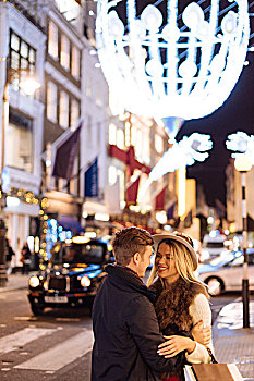浪漫,年轻,情侣,新,亲密,街道,圣诞节,伦敦,英国