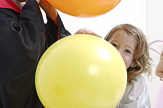 狂欢派对,孩子,气球,序列,儿童嘉年华,节庆,聚会,球,生日,装饰,多彩,打扮,女孩,6-10岁,出生,室内
