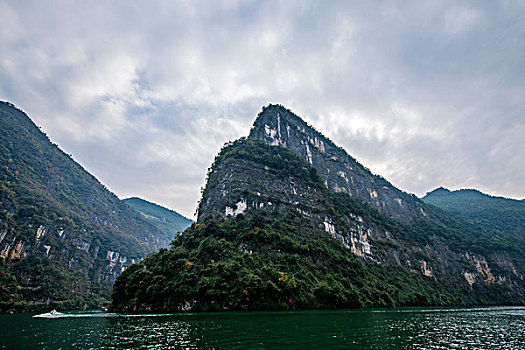 重庆巫山大宁河小三峡峡谷群山