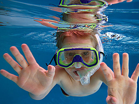 男孩,6岁,潜水,护目镜,通气管