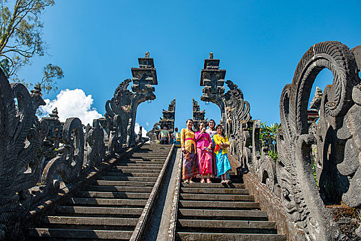 孩子,巴厘岛,女人,下降,楼梯,母亲,庙宇,布撒基寺,印度尼西亚,亚洲
