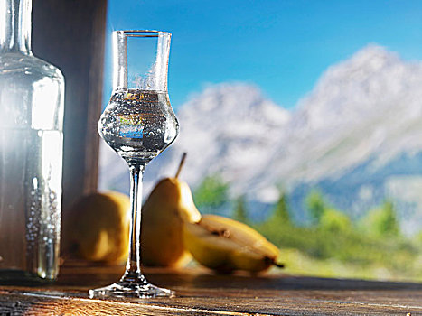 玻璃杯,梨,烈性酒,高山,背景
