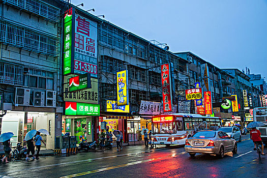 台湾台中市西屯区逢甲夜市前文华路夜景