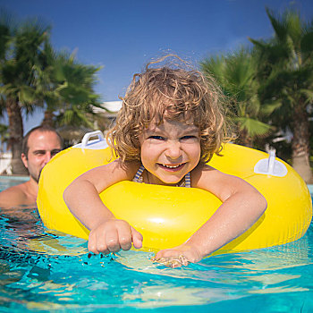 高兴,孩子,父亲,玩,游泳池,夏天,假期,概念