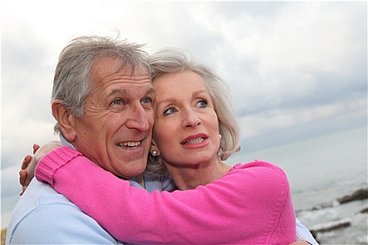 高兴,老年,夫妻,搂抱,相互,海洋